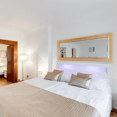 Charles Bridge Royal Apartments - Castle District Praga Exterior foto