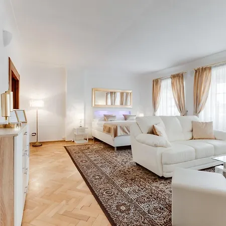 Charles Bridge Royal Apartments - Castle District Praga Exterior foto
