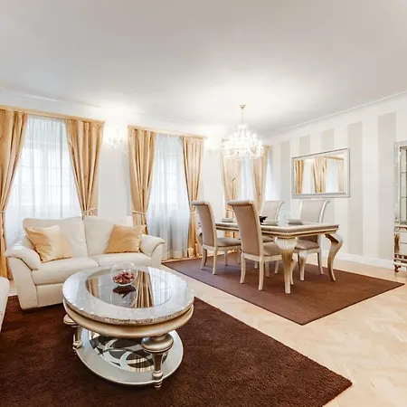 Charles Bridge Royal Apartments - Castle District Praga Exterior foto