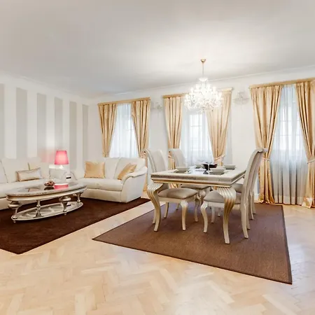 Charles Bridge Royal Apartments - Castle District Praga Exterior foto