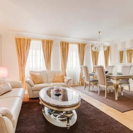 Charles Bridge Royal Apartments - Castle District Praga Exterior foto