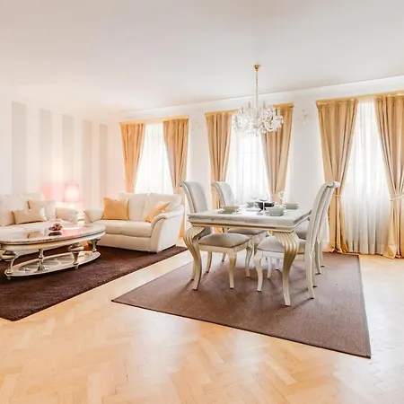 Charles Bridge Royal Apartments - Castle District Praga Exterior foto