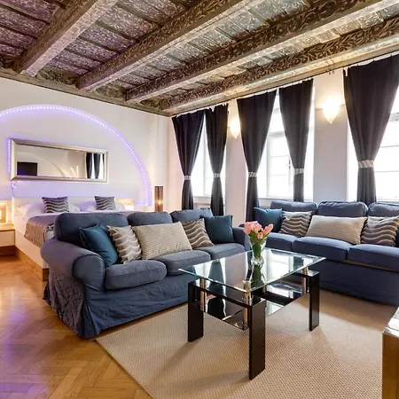 Charles Bridge Royal Apartments - Castle District Praga Exterior foto