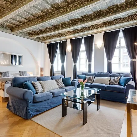 Charles Bridge Royal Apartments - Castle District Praga Exterior foto