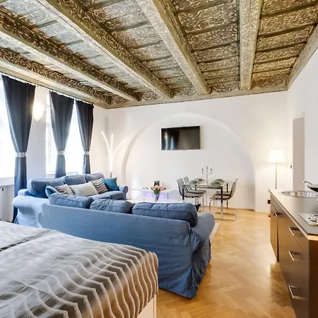 Charles Bridge Royal Apartments - Castle District Praga Exterior foto